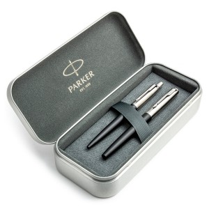Parker Jotter Bond Street Black CT plunksnakočio ir tušinukų rinkinys metalinėje dėžutėje Parker Jotter Bond Street Black CT plunksnakočio ir tušinukų rinkinys metalinėje dėžutėje