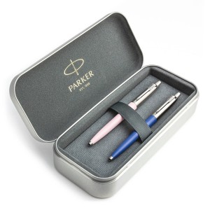 Parker Jotter Originals Pink ir Blue Tušinukų dovanų rinkinys su metaliniu dėklu Parker Jotter Originals Pink ir Blue Tušinukų dovanų rinkinys su metaliniu dėklu